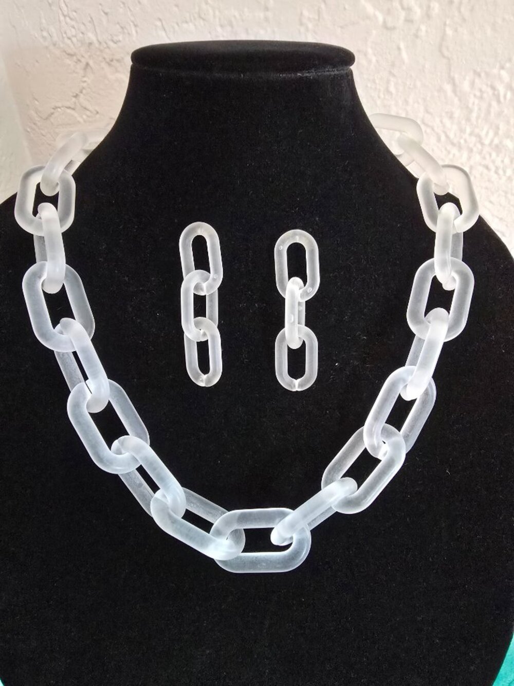 INC International Concepts Y2K Frosted Acryllic Chain Necklace & Earrings Set
